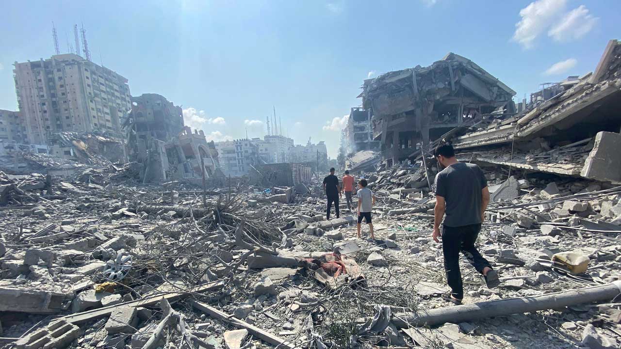 Palestinians inspect the damage following an Israeli airstrike on the El-Remal aera in Gaza City on October 9, 2023. (Photo: Palestinian News & Information Agency (Wafa) in contract with APAimages, licensed under CC BY-SA 3.0 DEED)