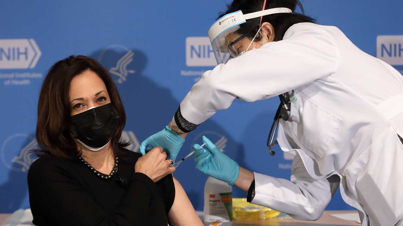 The Superiority of Natural Immunity to SARS-CoV-2 146 Vice President Kamala Harris receives a COVID-19 vaccine on January 26, 2021. (Photo: NIH/Public Domain)