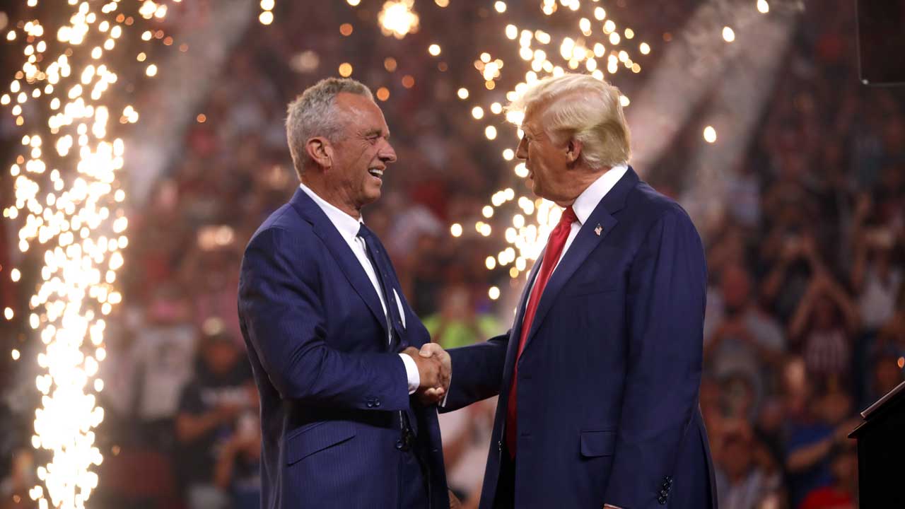 Robert F. Kennedy, Jr. joining Donald Trump at a presidential campaign rally in Glendale, Arizona, on August 23, 2024 (Photo by Gage Skidmore/Licensed under CC BY-SA 2.0)