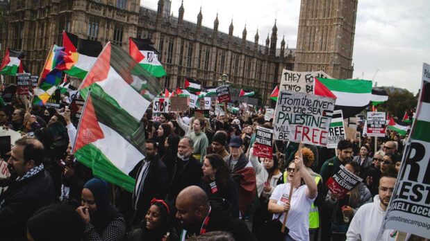 If Israel's Apologists Insist 'From the River to the Sea' Is Genocidal... 2 A "Ceasefire Now - Stop the War on Gaza" protest in London on October 28, 2023. (Photo by Steve Eason/Licensed under CC BY-NC 2.0 DEED)
