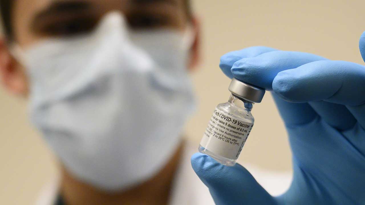 The Superiority of Natural Immunity to SARS-CoV-2 142 A Department of Defense personnel holds a vial of the Pfizer-BioNTech COVID-19 vaccine (DOD photo licensed under CC BY 2.0)