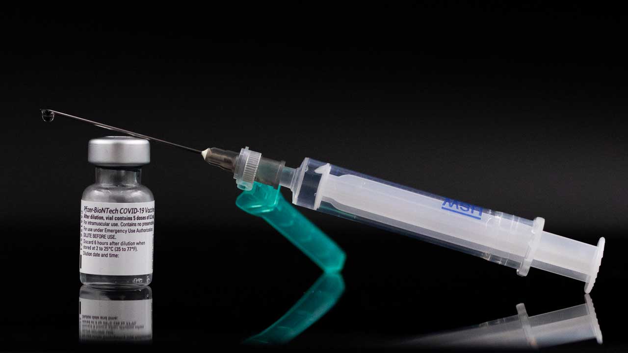 The Superiority of Natural Immunity to SARS-CoV-2 141 Pfizer-BioNTech COVID-19 Vaccine (Arne Müseler/CC BY-SA 3.0 DE)